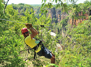 Victoria Falls Hotel: Hochseilgarten im Regenwald