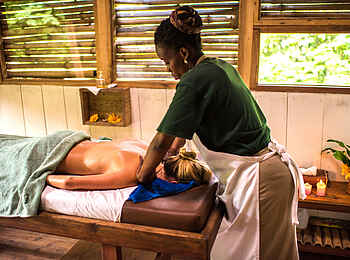 Volcanoes Bwindi Lodge: Massage im Spa