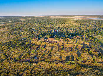 Deka Camp: Wasserlauf vor dem Camp Deka Camp: Wasserlauf vor dem Camp