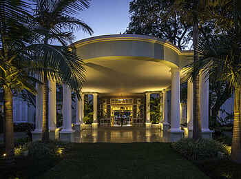 Hemingways Nairobi: Portal Hemingways Nairobi: Portal