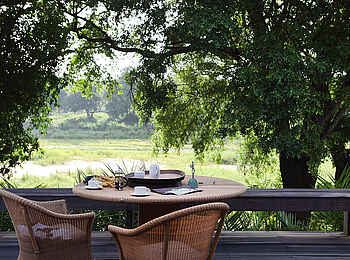 MalaMala Rattrays Camp: Kaffeetisch auf der Veranda MalaMala Rattrays Camp: Kaffeetisch auf der Veranda