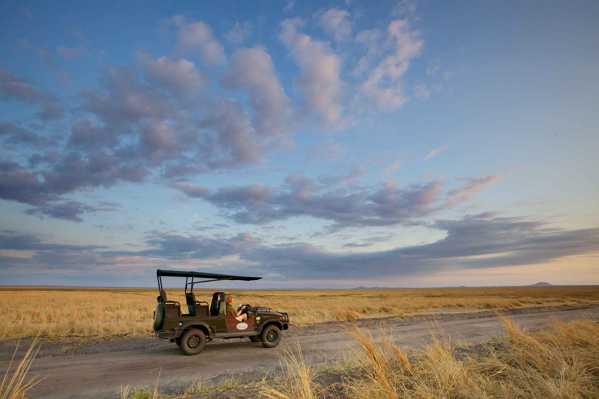 Katavi Wildlife Camp: Safari im Geländefahrzeug Katavi Wildlife Camp: Safari im Geländefahrzeug