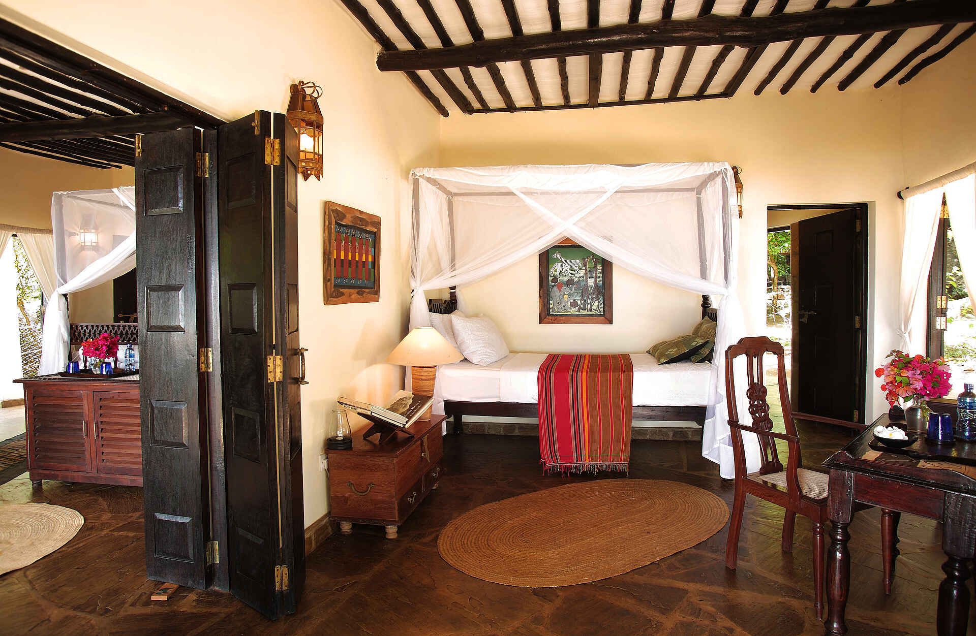 Kinondo Kwetu: Einzelzimmer Africa, Afrika, Afrikarma, Baum- und Pflanzenschutz, Bilder, Buchen, Buchung, Delfine, Diani Beach, Engelhaie, Familie, Galu Beach, Ida und Filip Andersson, Indian Ocean, Indischer Ozean, Information, Informationen, Kaya Kinondo Sacred Forest, Kenia, Kenya, Kinder, Kinindo-Kwetu-Klinik, Kinondo, Kinondo Kwetu, Kinondo Kwetu Trust Fund, Kisite Marine Park, Kwale, Nachhaltigkeit, Ökologisch, Papageifische, Pferde, Privatstrand, Reise, Reiseveranstalter, Reiten, Safari, Sandstrand, Sauna, Shimba Hills, Shimba Hills National Reserve, Shimba Hills Nationalpark, Snake Conservancy, Spa, Sponsoring lokaler Projekte, Sport, Strand, The Safari Awards: Finalist 2014, Trip Advisor: Travelers’ Choice 2014, Urlaub, Vollpension, Walhaie, Walwanderung, Wasserrecycling, Wasserschutz, Wassersport, weißer Sandstrand, Wellness, Whale migration, www.afrikarma.de, Ausstattung, Bett, Einrichtung, Einzelbett, Einzelzimmer, Gästeunterkunft, guest building, guest facilities, Möbel, Unterkunft, Meer, Naturschutz, Ozean, Pirschfahrt, Swahili-Stil, ocean, Luxus, Pool, Schnorcheln, Swimmingpool, Tauchen, Tennis, Schlafzimmer