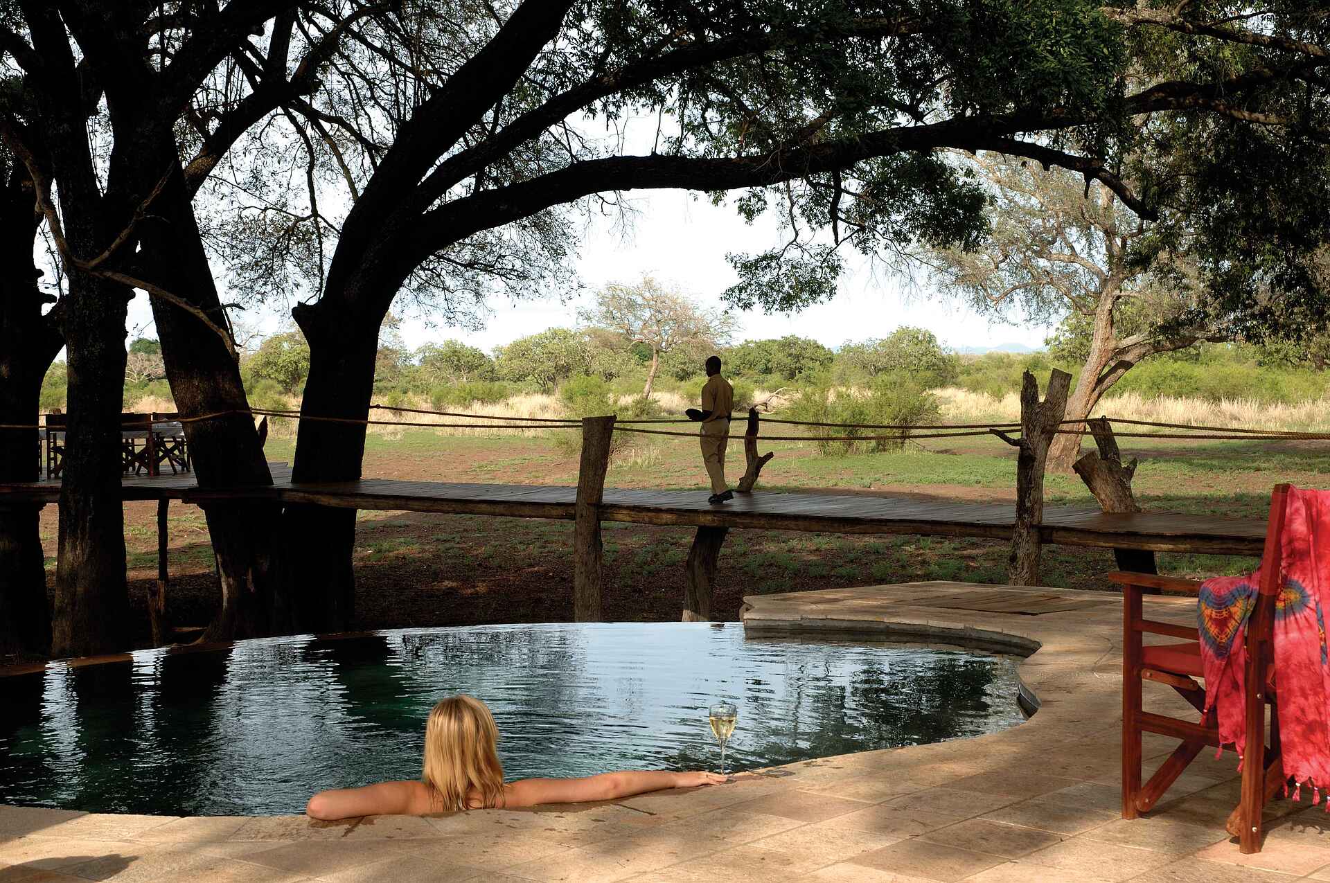 Luangwa Safari House: Pool unter Bäumen Luangwa, Luangwa River, Luangwa Safari House, Luangwa-Tal, Robin Pope, RPS, South Luangwa National Park, Baden, Lagune, Pool, Swimming Pool, Afrikarma, Afrikarma.de, Robin Pope Safaris