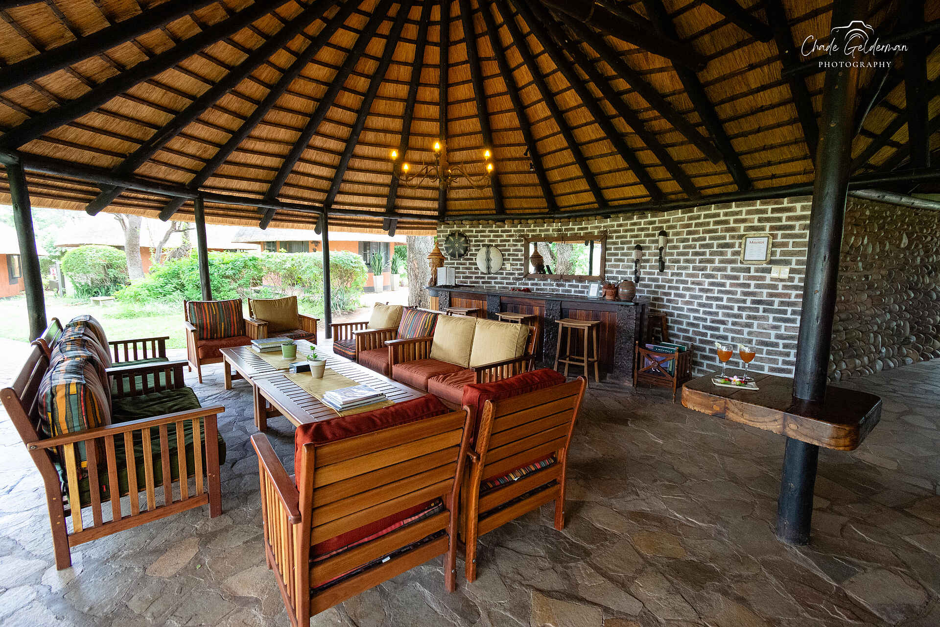Mohlabetsi Safari Lodge: Die Bar und Lounge