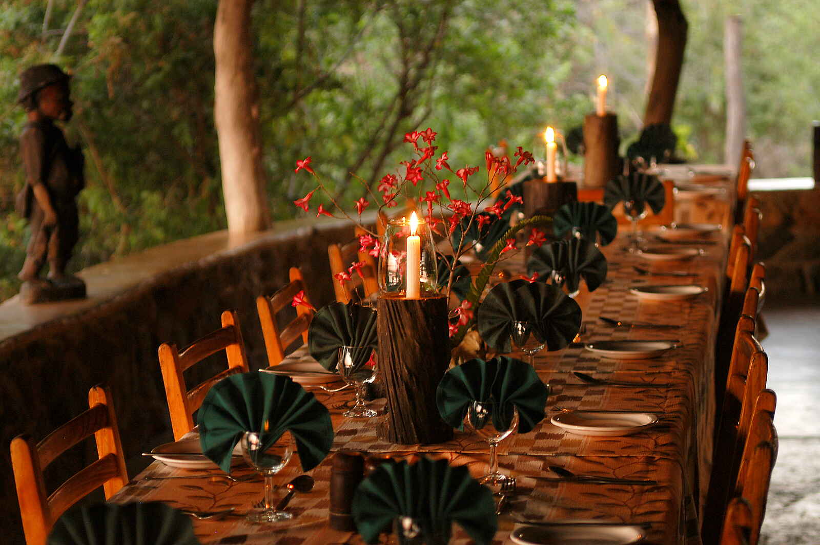 Mvuu Camp: Gedeckte Tafel Mvuu Camp: Gedeckte Tafel