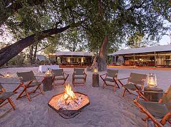 Selinda Explorers Camp: Am Feuer