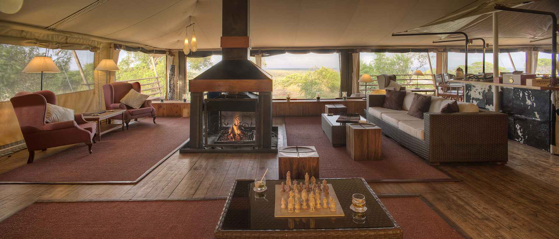 bushtops serengeti, safari tansania, serengeti bushtops, serengeti bushtops camp, serengeti bushtops photos, serengeti migration, tansania safari, tanzania safari, einrichtung, hauptgebäude, main lounge