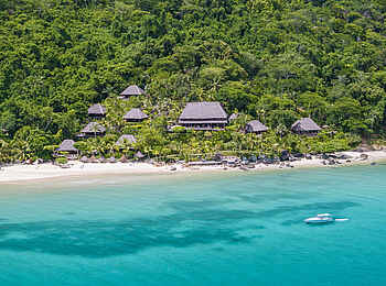 Time + Tide Tsara Komba: Das Resort ist von dichtem Wald umgeben