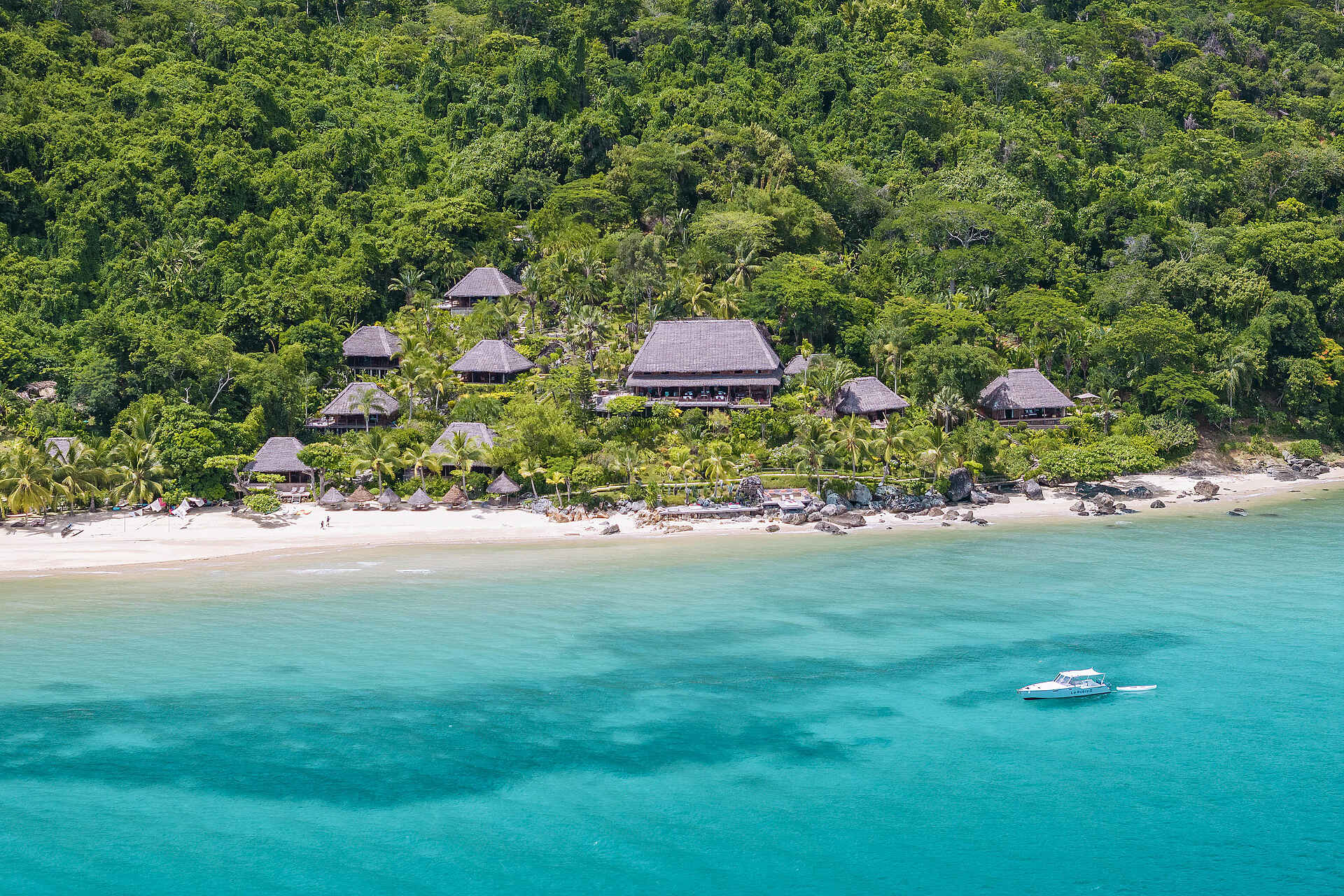 Time + Tide Tsara Komba: Das Resort ist von dichtem Wald umgeben