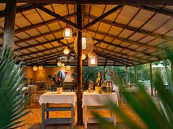Tlouwana Camp: Restaurant Tlouwana Camp: Restaurant