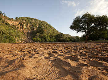 Wayo Manyara Green Camp: Flussbett und Escarpment