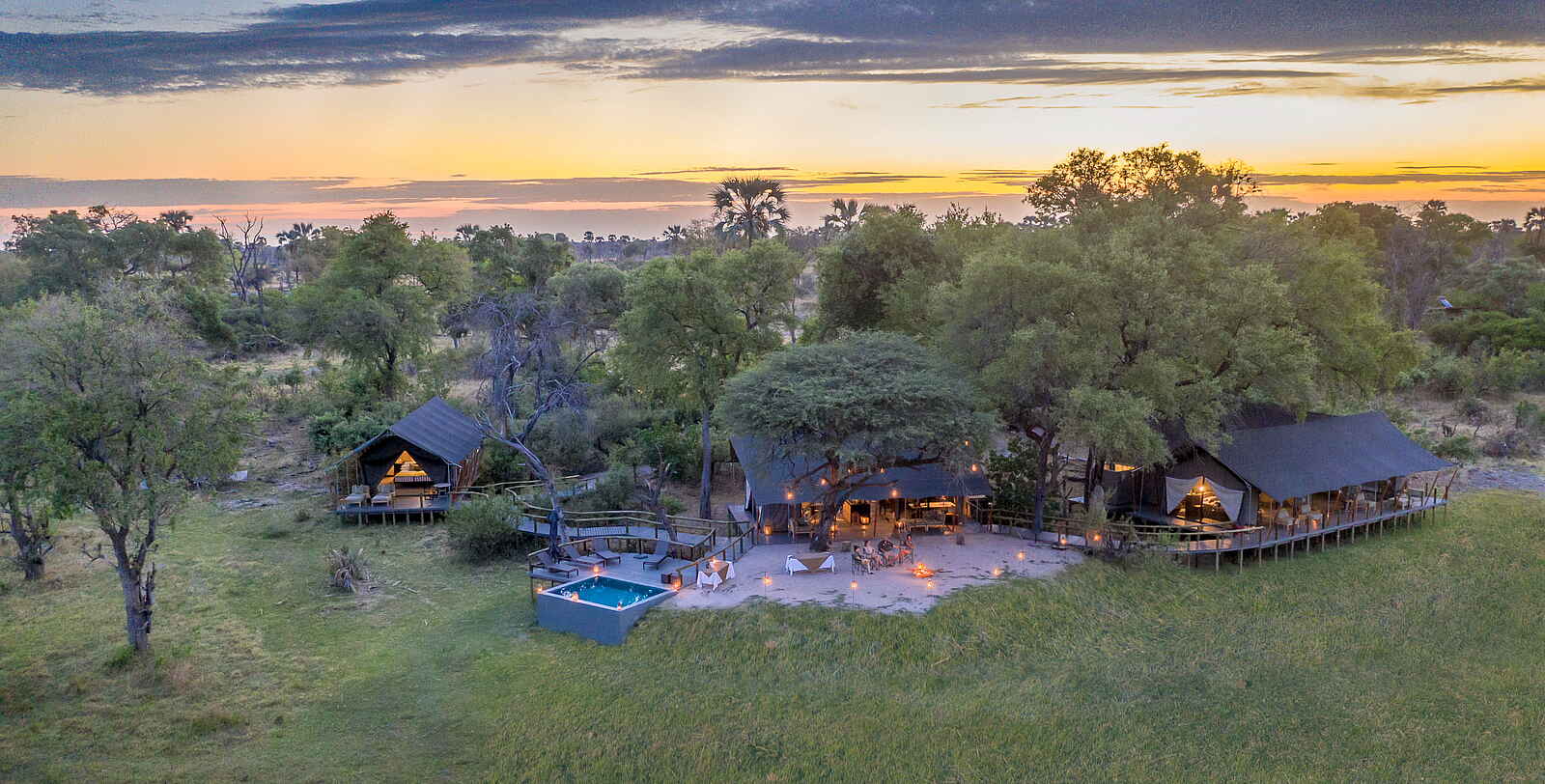 Gomoti Private Camp: Beleuchtung am Abend Gomoti Private Camp: Beleuchtung am Abend