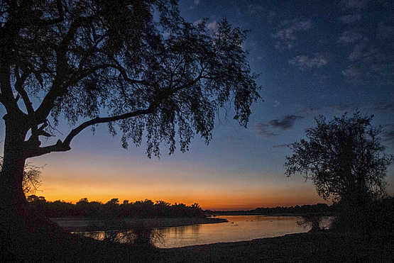 Mapazi Camp: Abendstimmung über dem Fluss Mapazi Camp: Abendstimmung über dem Fluss