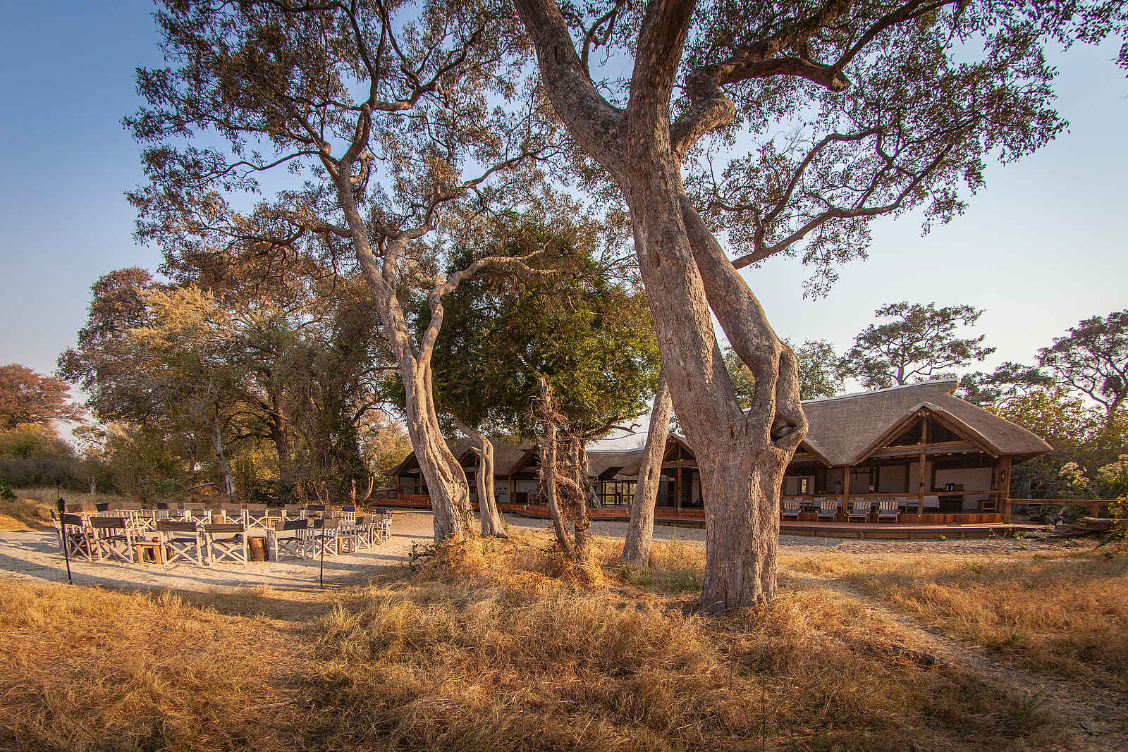 Splash Camp: Morgenlicht am Hauptgebäude Splash Camp: Morgenlicht am Hauptgebäude