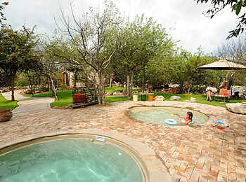 Taleni Etosha Village: Pool für Kinder Taleni Etosha Village: Pool für Kinder