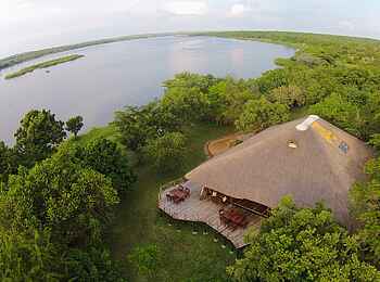 Baker's Lodge: Das Hauptgebäude aus Vogelperspektive Baker's Lodge: Das Hauptgebäude aus Vogelperspektive