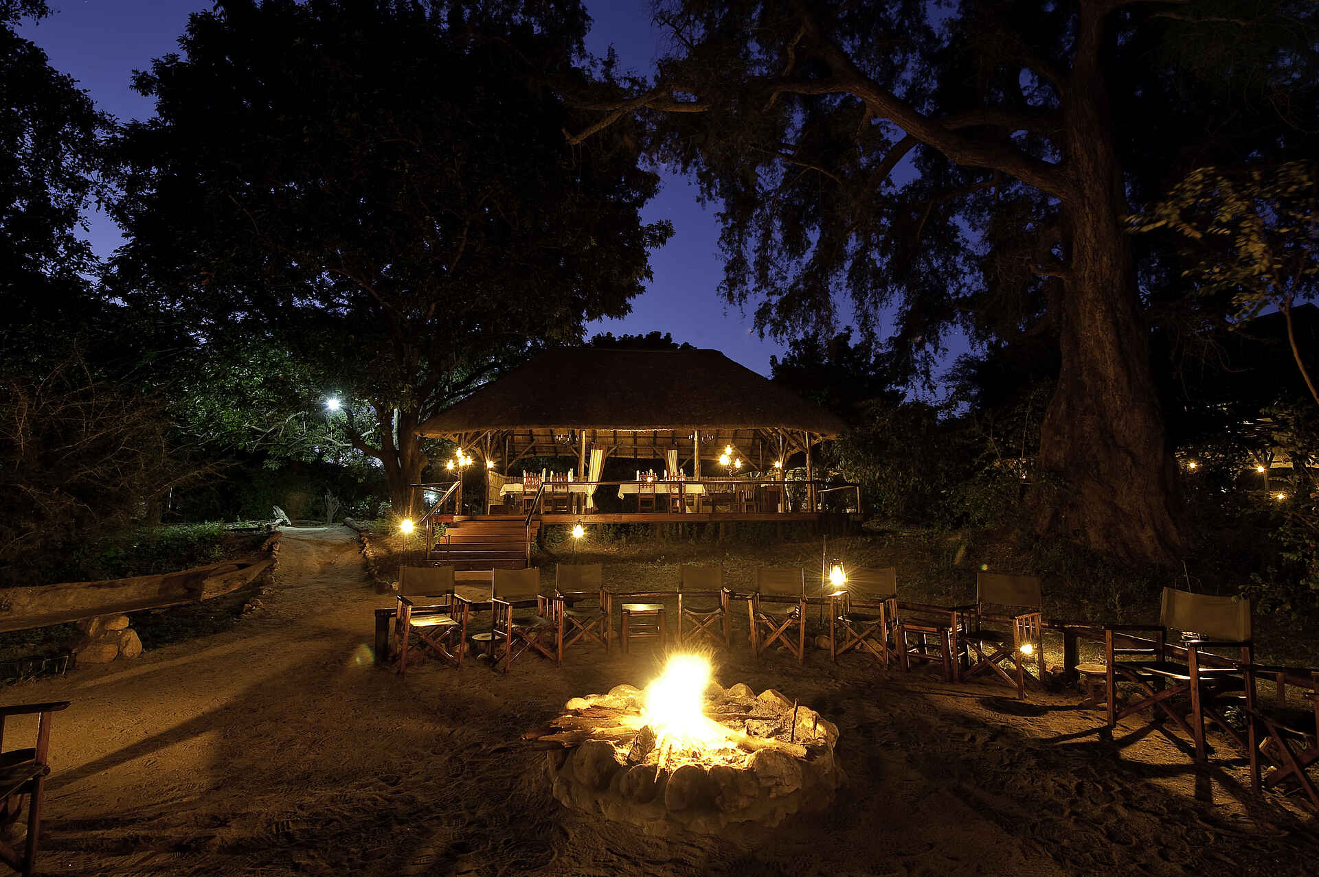 Chiawa Camp, Kanusafari, Lower Zambezi National Park, Sambesi, Sandbank, Walking Safari, Zambezi, Hauptgebäude, Lagerfeuer, Unteres Sambesi-Tal