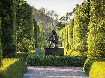 Leeu Estates: Kunst im Kräutergarten