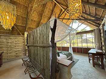 Mwamba Bush Camp: Geräumiges Chalet Mwamba Bush Camp: Geräumiges Chalet