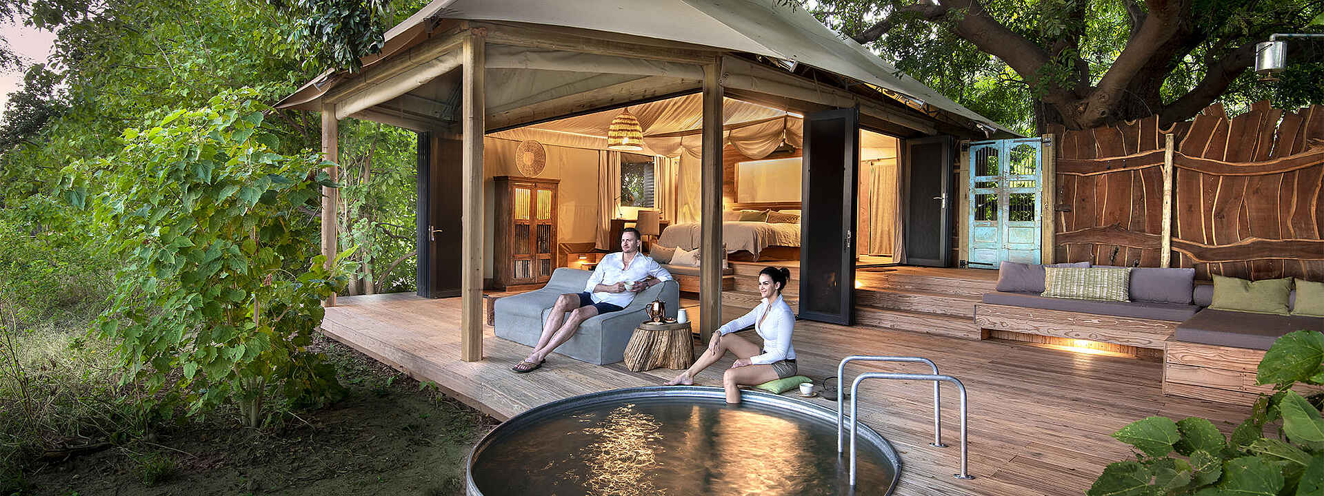 Nyamatusi Mahogany: Blick auf eine der Suiten mit Terrasse und Plungepool