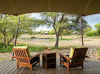 Onguma Tented Camp: Veranda des Gästezelts