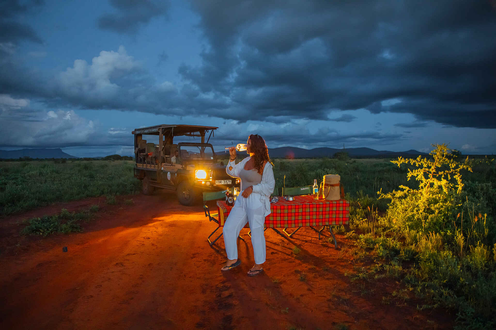 Soroi Leopards Lair Cottages: Sundowner auf Pirschfahrt