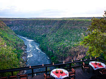 Taita Falcon Lodge: Blick in die Schlucht Taita Falcon Lodge: Blick in die Schlucht