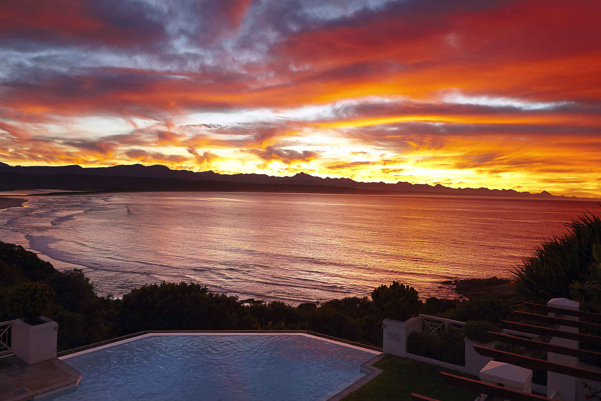 garden route, gardenroute, plettenberg bay, relais & chateaux, südafrika, the plettenberg, westkap, infinity swimmingpool, sonnenuntergang, afrikarma, afrikarma safaris, afrikarma safaris - wildnis. hautnah., afrikarma.de