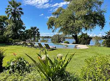 The River Farmhouse: Pool und Zambezi