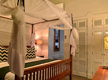 Victoria Falls Safari Lodge: Himmelbett unter dem Moskitonetz