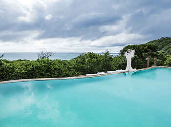 White Pearl Resorts: Braut am Pool