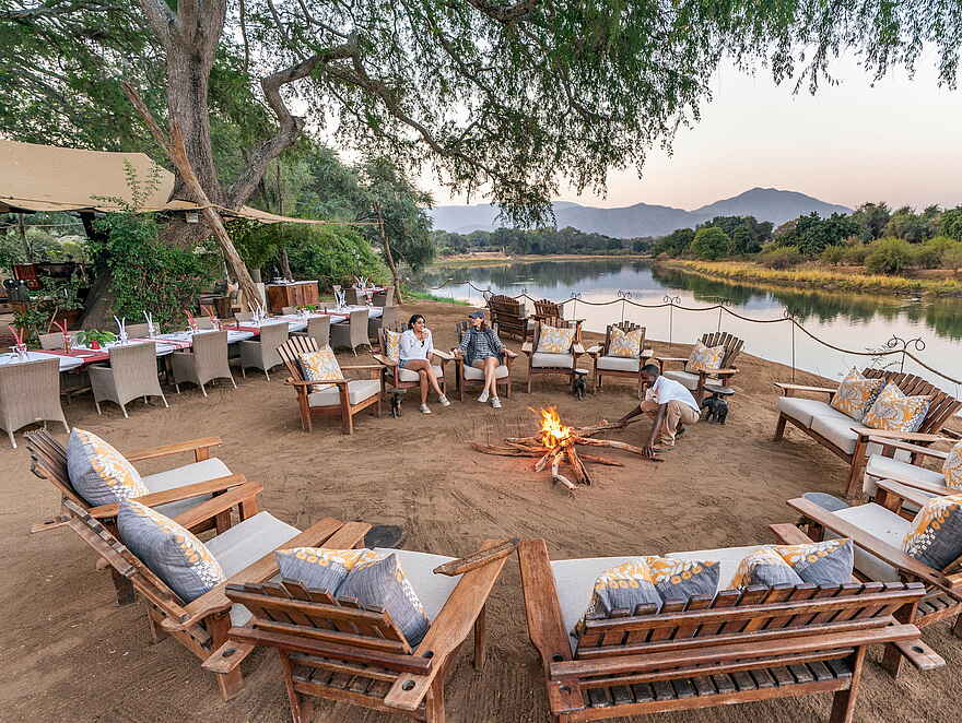 Time + Tide Chongwe Camp: Gemütliches Lagerfeuer Time + Tide Chongwe Camp: Gemütliches Lagerfeuer