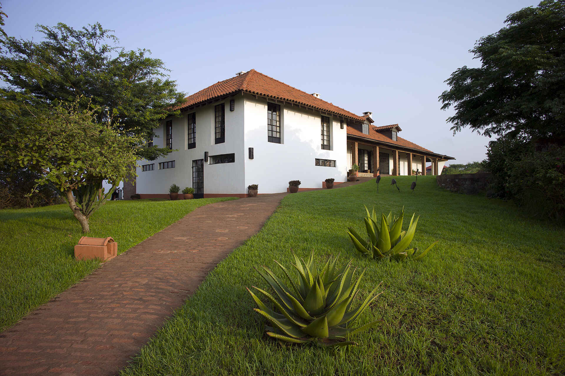 Bashay Rift Lodge, Karatu, Ngorongoro Conservation Area, Tanganyika Expeditions, Garten, Hang, Hauptgebäude, Afrikarma, Afrikarma Safaris, Afrikarma Safaris - Wildnis. Hautnah., Afrikarma.de