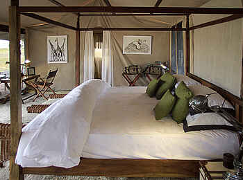 Chem Chem Lodge: Großes Himmelbett im Little Chem Chem Chem Chem Lodge: Großes Himmelbett im Little Chem Chem