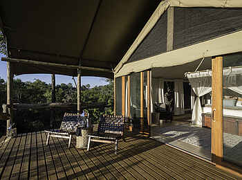 Little Tubu: Nachmittagssonne auf dem privaten Deck Little Tubu: Nachmittagssonne auf dem privaten Deck