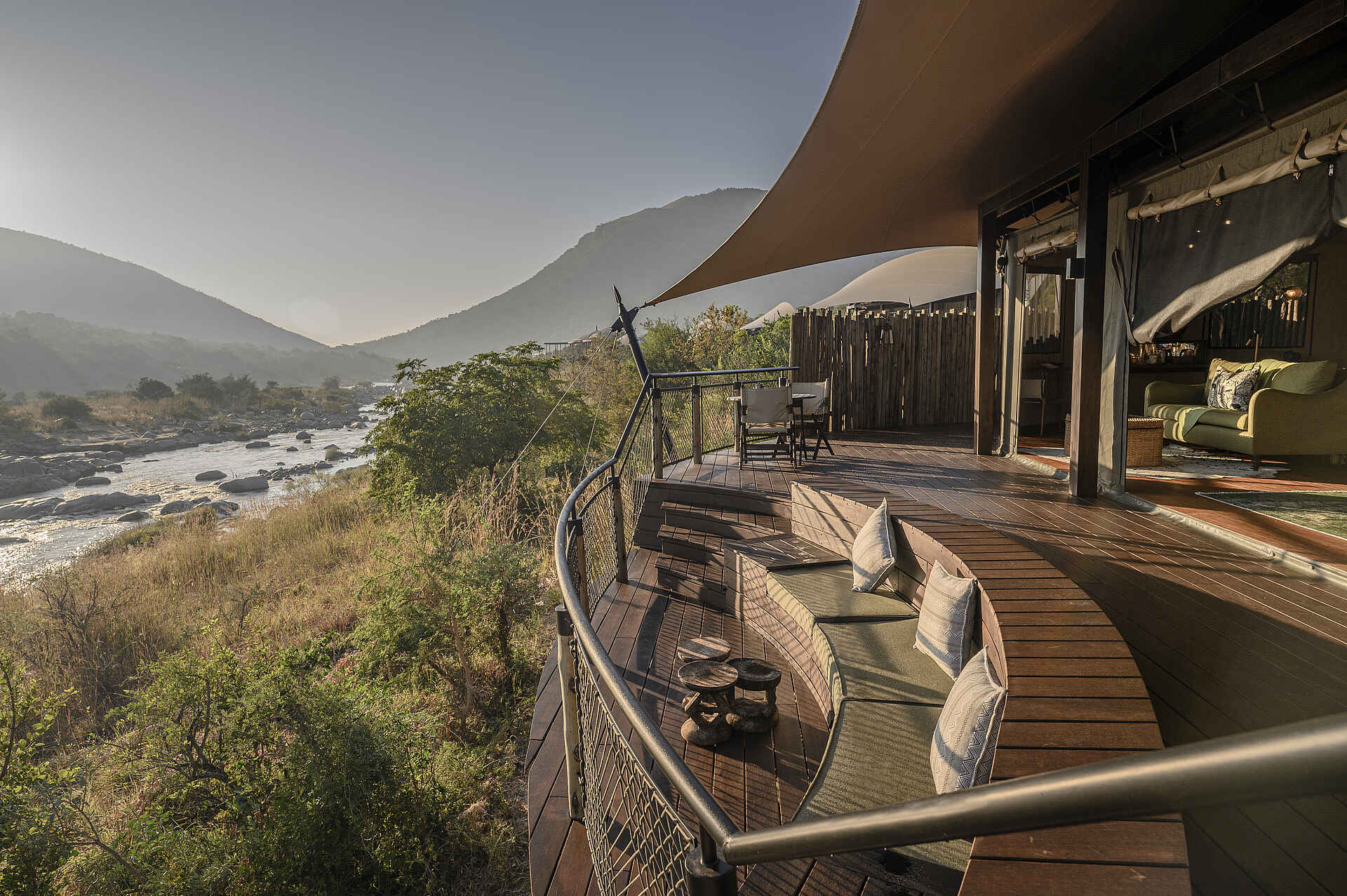 Madwaleni River Lodge: Luxury Tent Private Terrasse