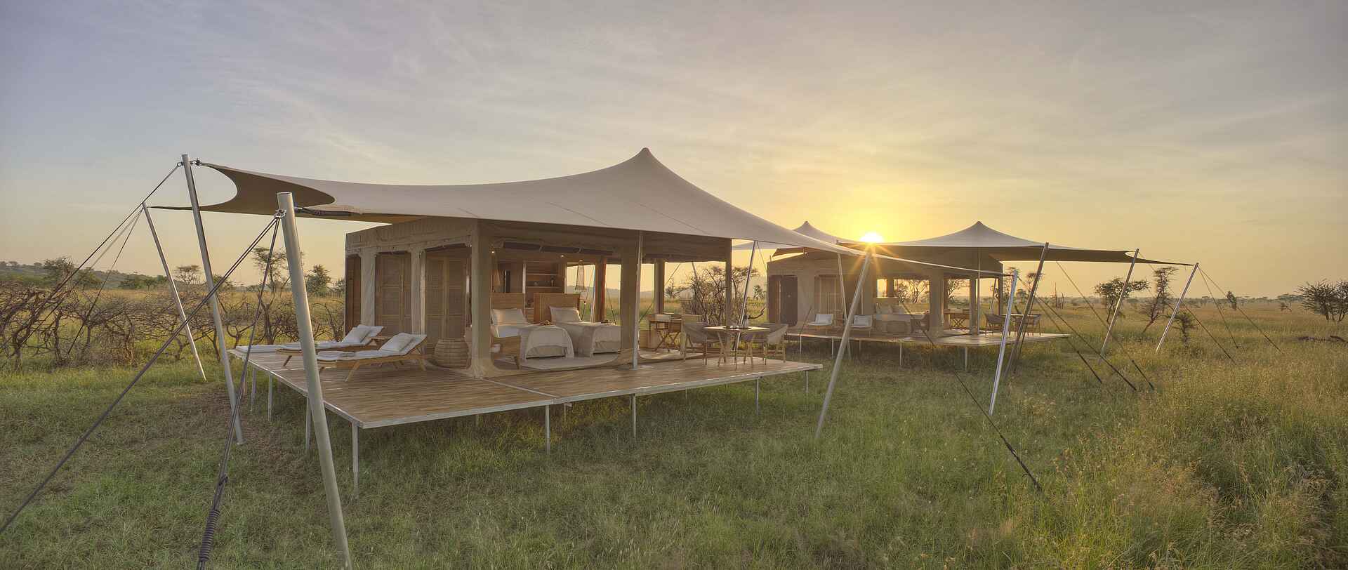 Roving Bushtops Camp: Frontalsicht der Familienzelte bushtops camps, roving bushtops camp, serengeti nationalpark, tansania, familienzelt, afrikarma, afrikarma safaris, afrikarma safaris - wildnis. hautnah., afrikarma.de