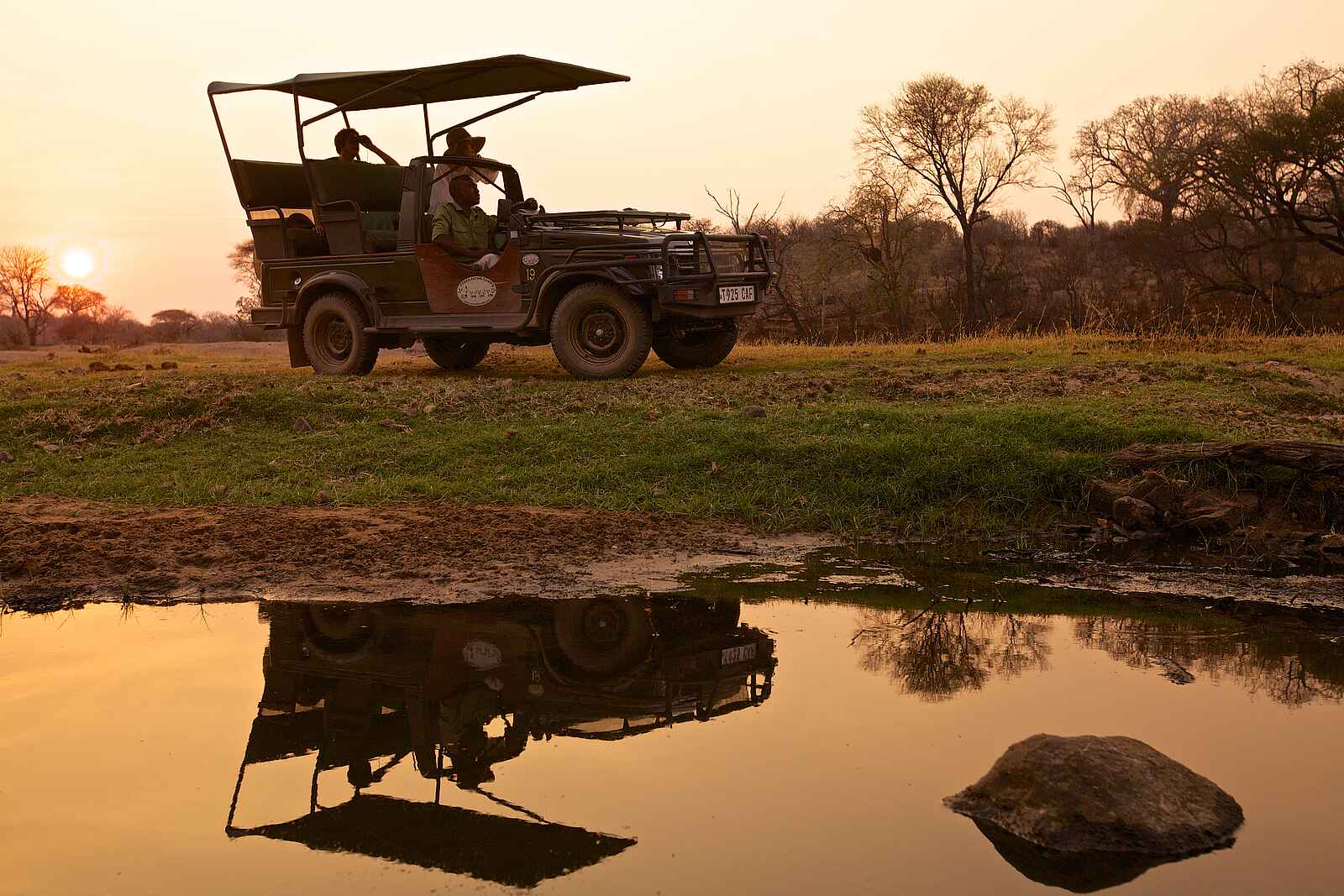 Ruaha River Lodge: Sundowner Time Ruaha River Lodge: Sundowner Time
