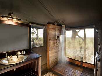 Linyanti Bush Camp: Dusche und Waschtisch Linyanti Bush Camp: Dusche und Waschtisch