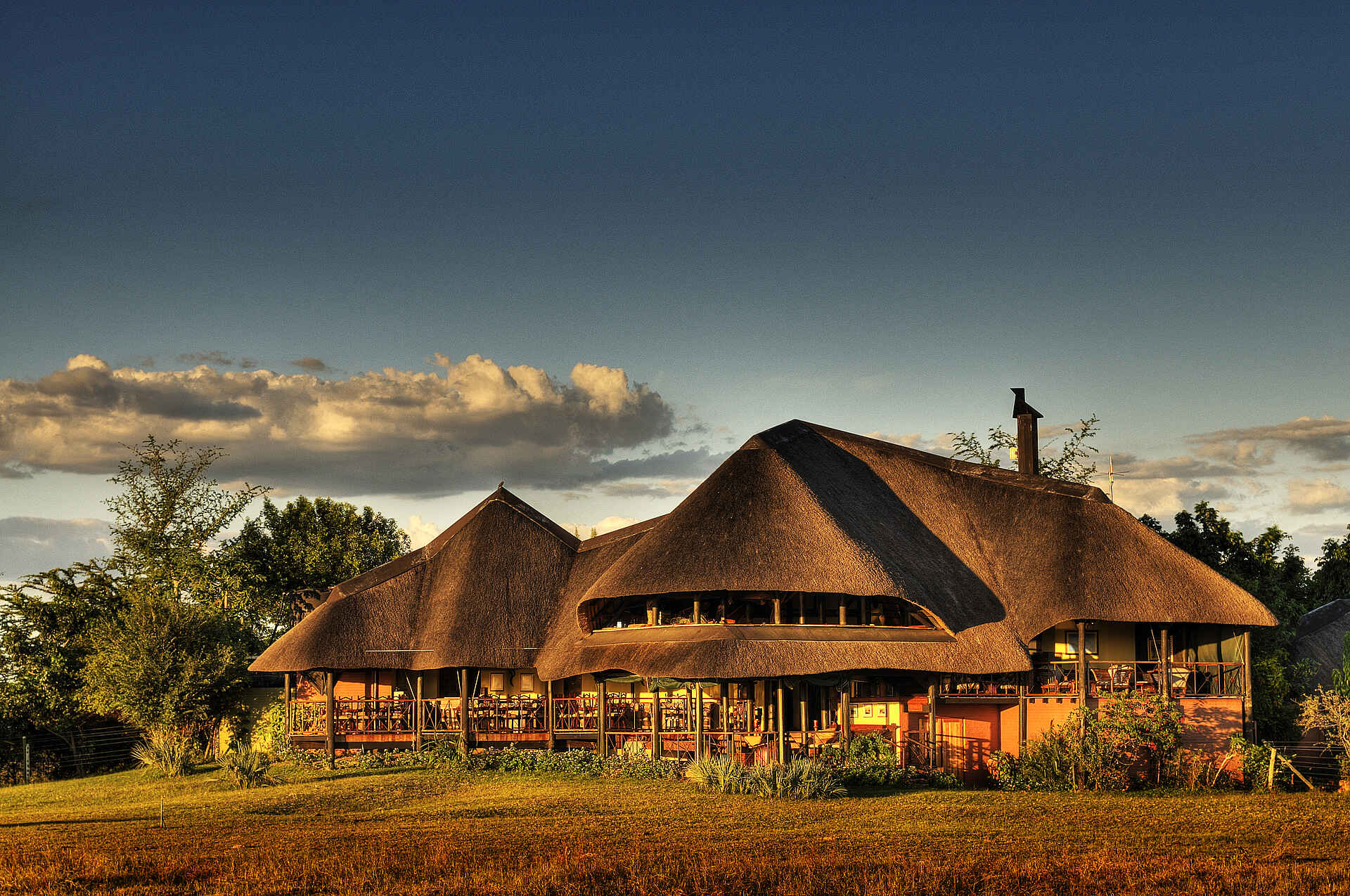 Caprivi Floodplains, Caprivi Strip, Caprivi-Streifen, Chobe National Park, Chobe River, Chobe Savanna Lodge, Desert & Delta, Elefanten, Kasane, Namibia, Thatched Roof, Hauptgebäude, Lodge, Reetdach, Air Conditioning