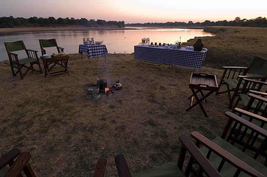 Nsefu Camp: Lagerfeuer Nsefu Camp: Lagerfeuer