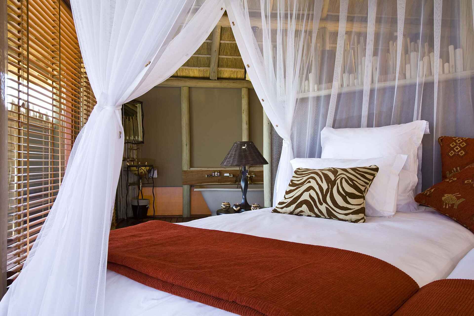 Doppelbett, Etosha East, Etosha Nationalpark, Etoshapfanne, Moskitonetz, Onkoshi Camp