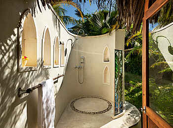 Qambani Luxury Resort: Sultan Villa Außendusche