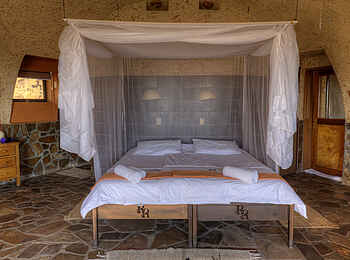 Rostock Ritz Desert Lodge: Doppelbett mit Moskitonetz Rostock Ritz Desert Lodge: Doppelbett mit Moskitonetz