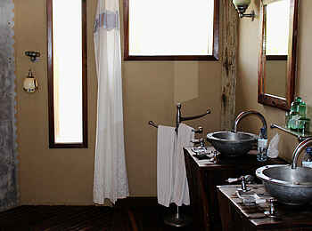Tarangire Treetops: Badezimmer