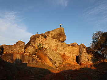 Great Zimbabwe: Guide auf der obersten Spitze Great Zimbabwe: Guide auf der obersten Spitze