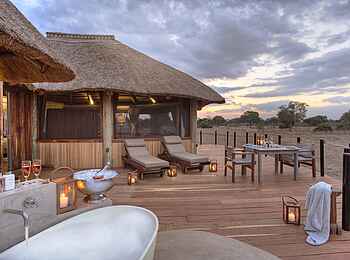 Lion Camp: Badewanne