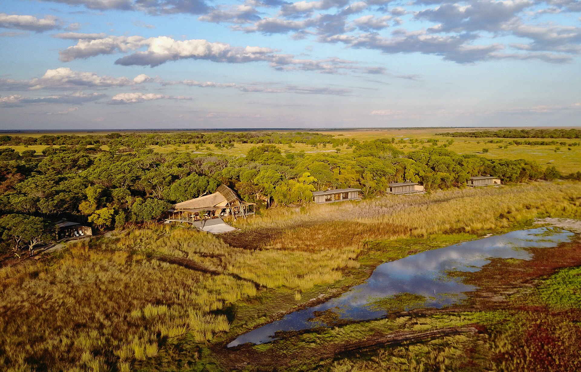 Time + Tide King Lewanika: Das Camp aus der Luft Time + Tide King Lewanika: Das Camp aus der Luft