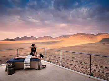 andBeyond Sossusvlei Desert Lodge: Massage auf der Terrasse andBeyond Sossusvlei Desert Lodge: Massage auf der Terrasse